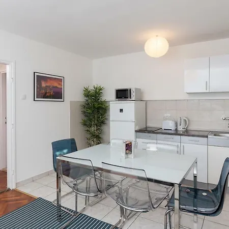 Dulap Apartment *